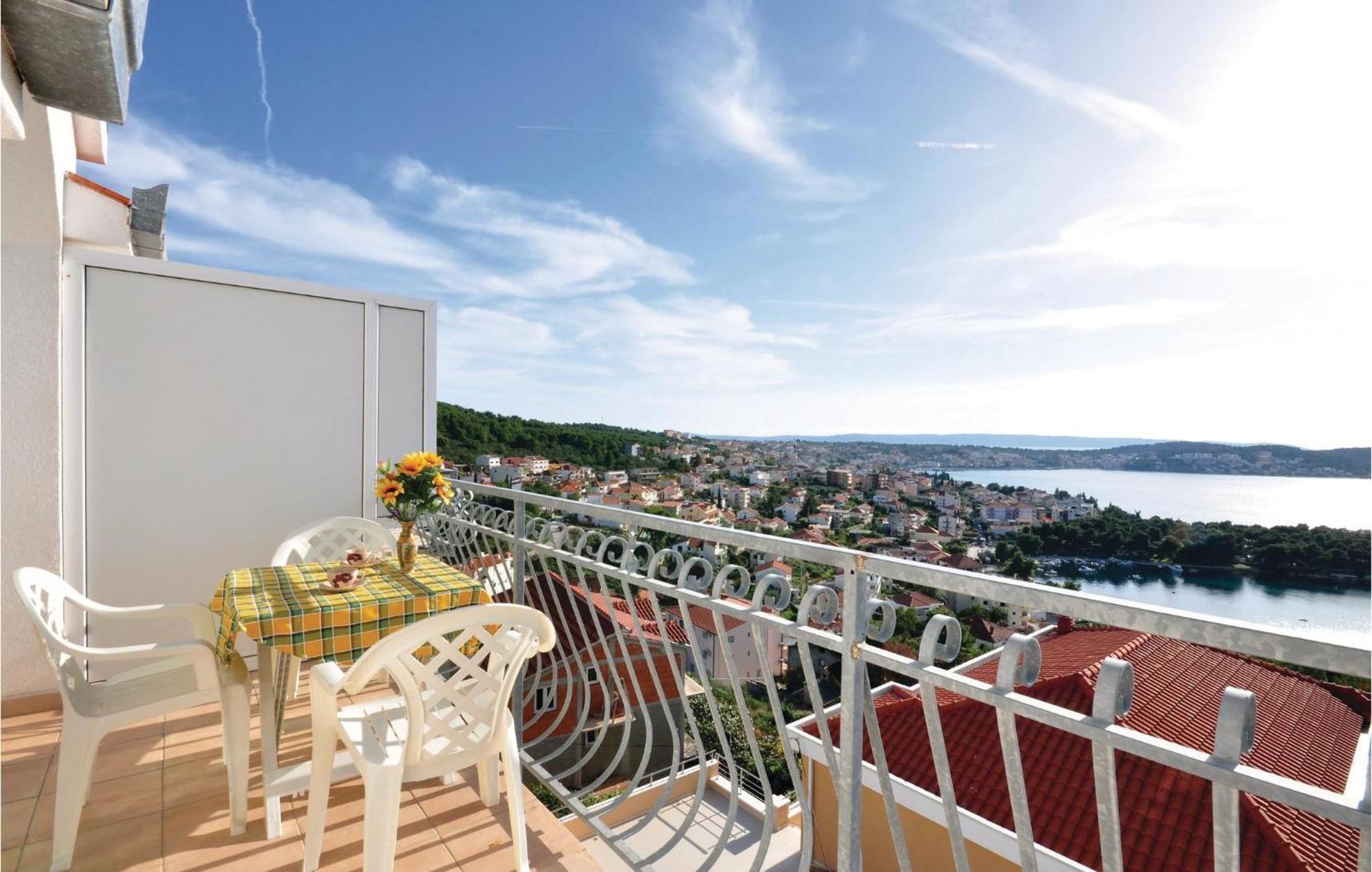 Amazing Apartment In Trogir With Kitchen ภายนอก รูปภาพ