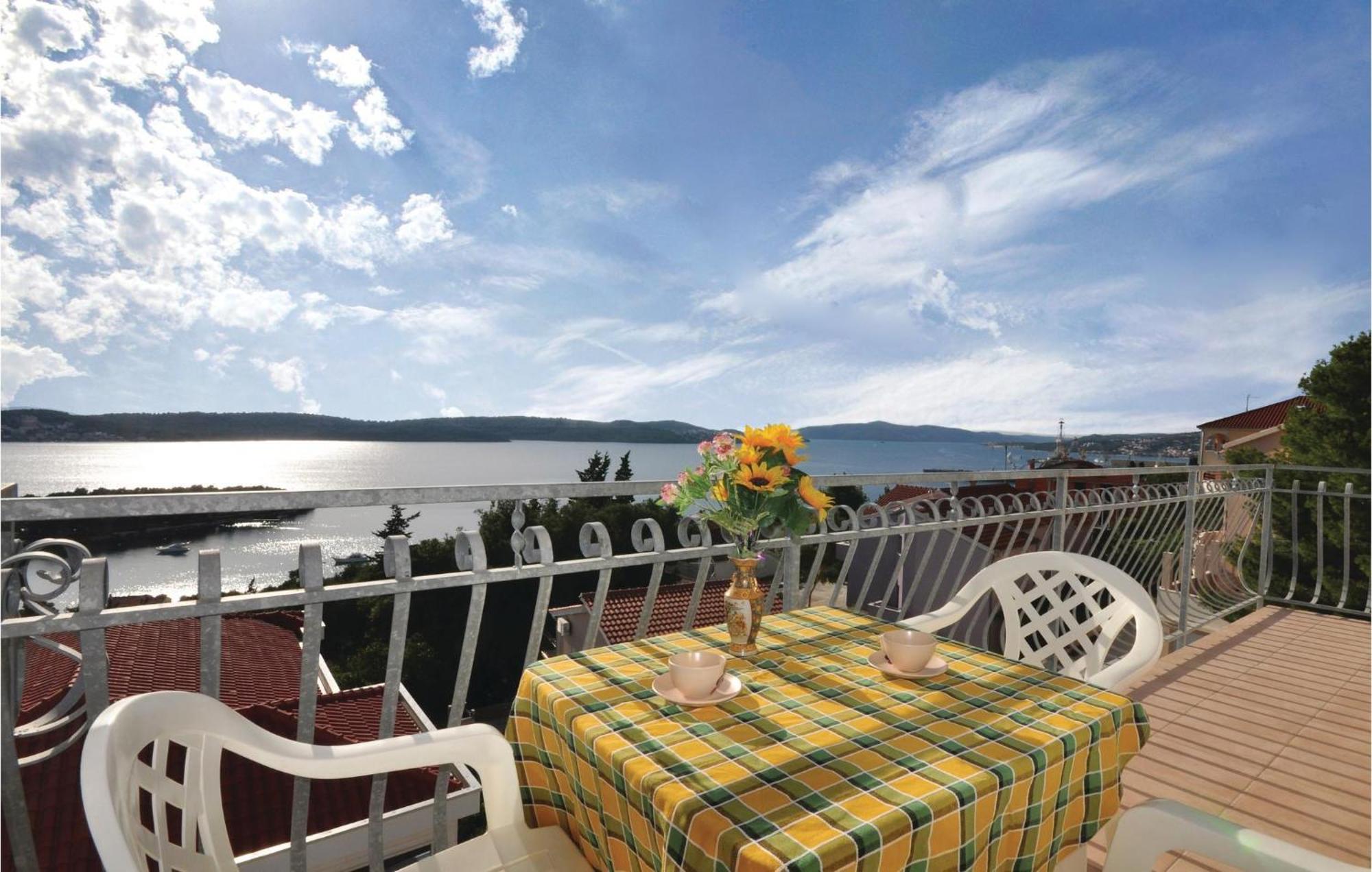 Amazing Apartment In Trogir With Kitchen ภายนอก รูปภาพ