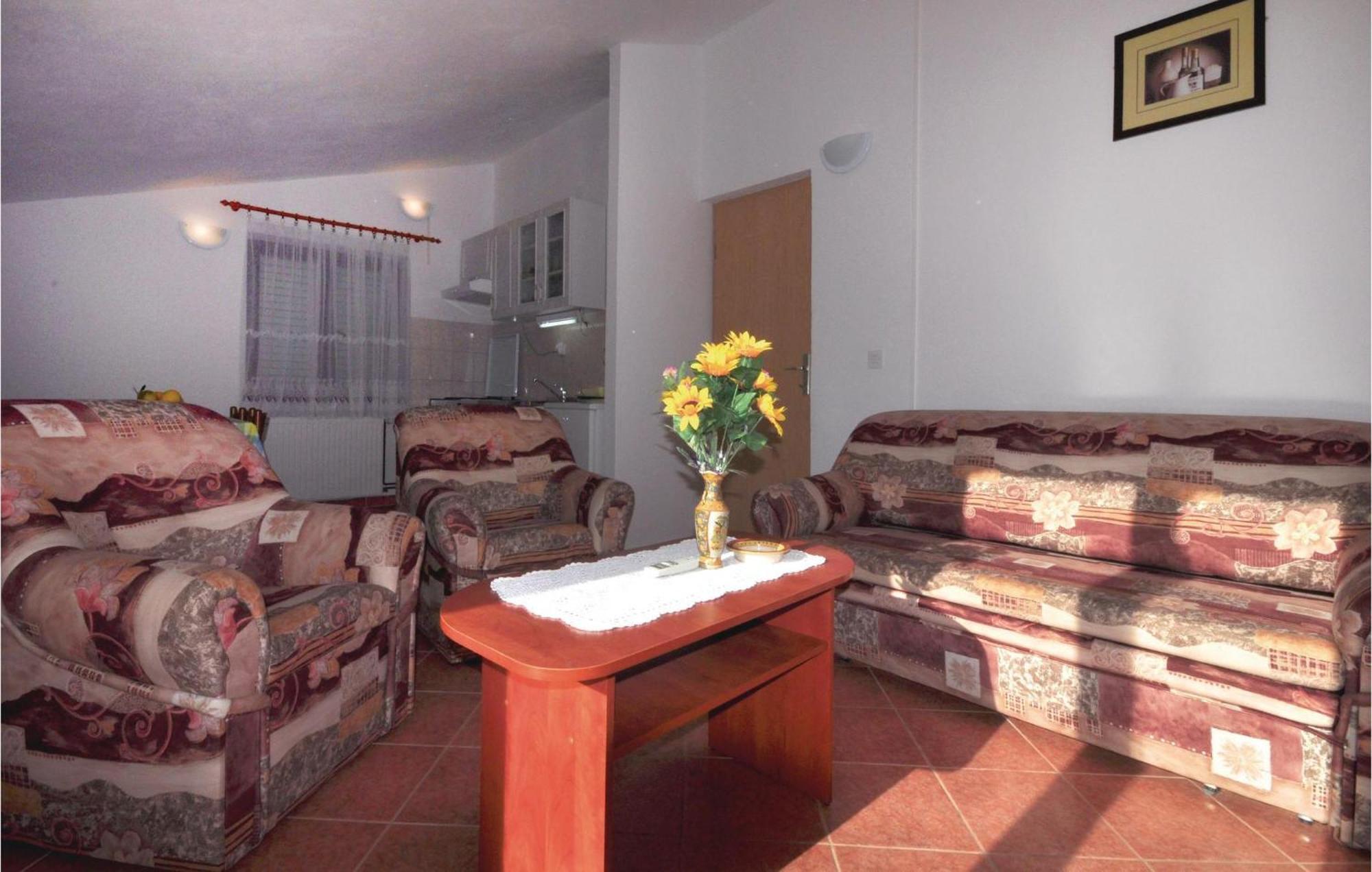 Amazing Apartment In Trogir With Kitchen ภายนอก รูปภาพ